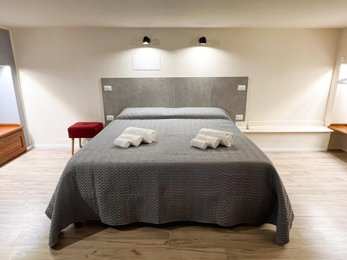 Al 115 Rooms Каляри Екстериор снимка